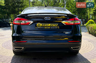 Седан Ford Fusion 2020 в 