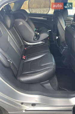 Седан Ford Fusion 2013 в 