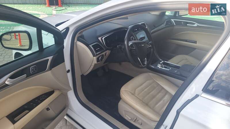 Седан Ford Fusion 2017 в Львове