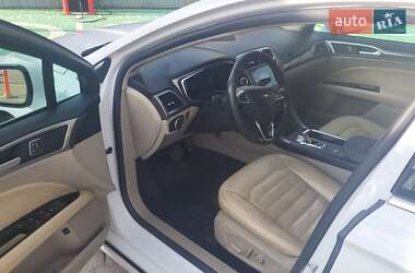 Седан Ford Fusion 2017 в 