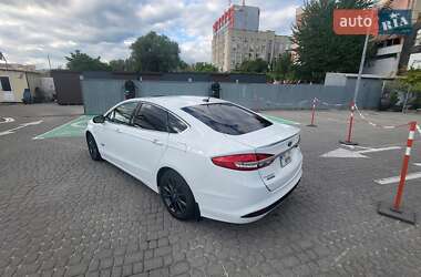 Седан Ford Fusion 2017 в 