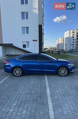 Седан Ford Fusion 2016 в 