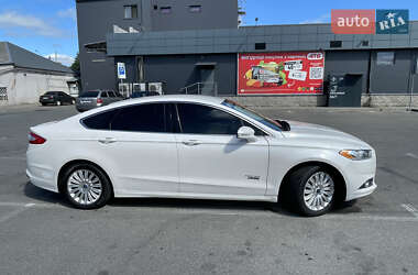 Седан Ford Fusion 2013 в 