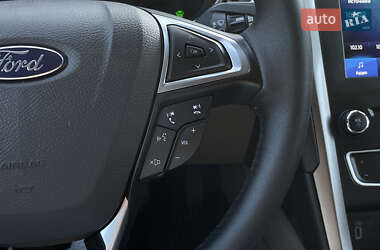 Седан Ford Fusion 2017 в 