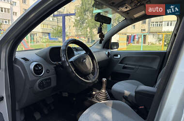 Хэтчбек Ford Fusion 2002 в 
