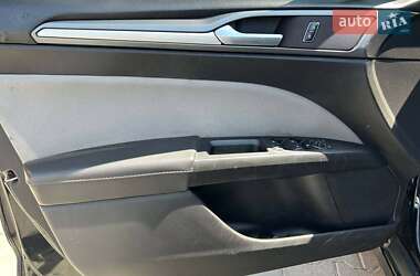 Седан Ford Fusion 2016 в 