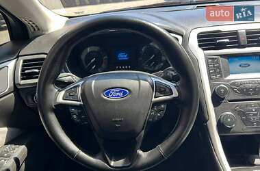 Седан Ford Fusion 2016 в 