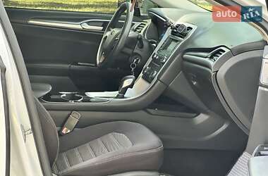 Седан Ford Fusion 2016 в 