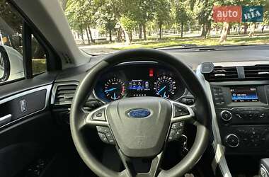 Седан Ford Fusion 2016 в 