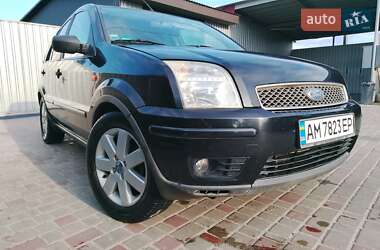 Хэтчбек Ford Fusion 2004 в 