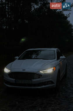 Седан Ford Fusion 2016 в 