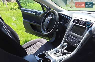 Седан Ford Fusion 2016 в 