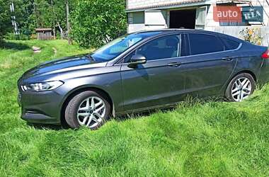 Седан Ford Fusion 2016 в 