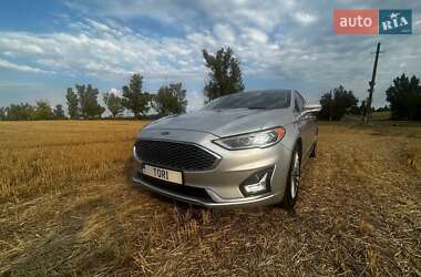 Седан Ford Fusion 2018 в 