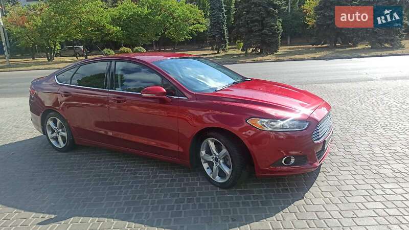 Седан Ford Fusion 2016 в 