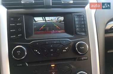 Седан Ford Fusion 2016 в 