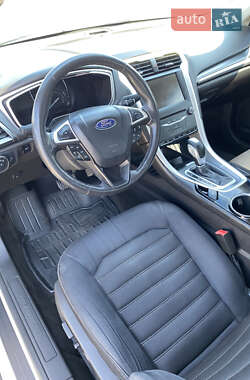 Седан Ford Fusion 2013 в 