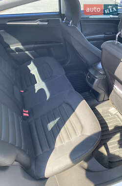 Седан Ford Fusion 2013 в 