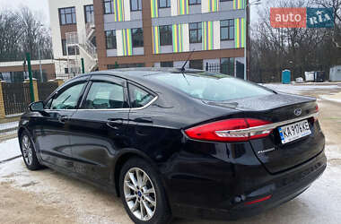 Седан Ford Fusion 2017 в 