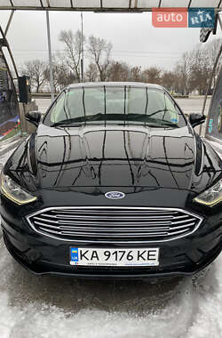 Седан Ford Fusion 2017 в 