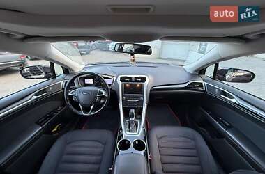 Седан Ford Fusion 2013 в 