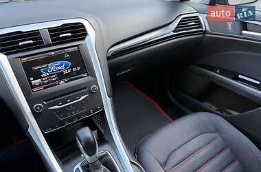 Седан Ford Fusion 2013 в 
