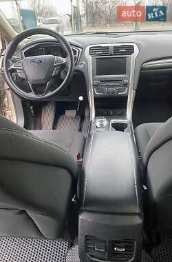 Седан Ford Fusion 2017 в 