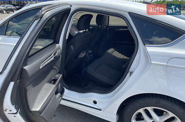 Седан Ford Fusion 2015 в 