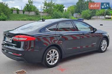 Седан Ford Fusion 2019 в 