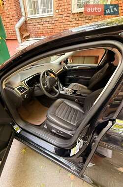 Седан Ford Fusion 2016 в 