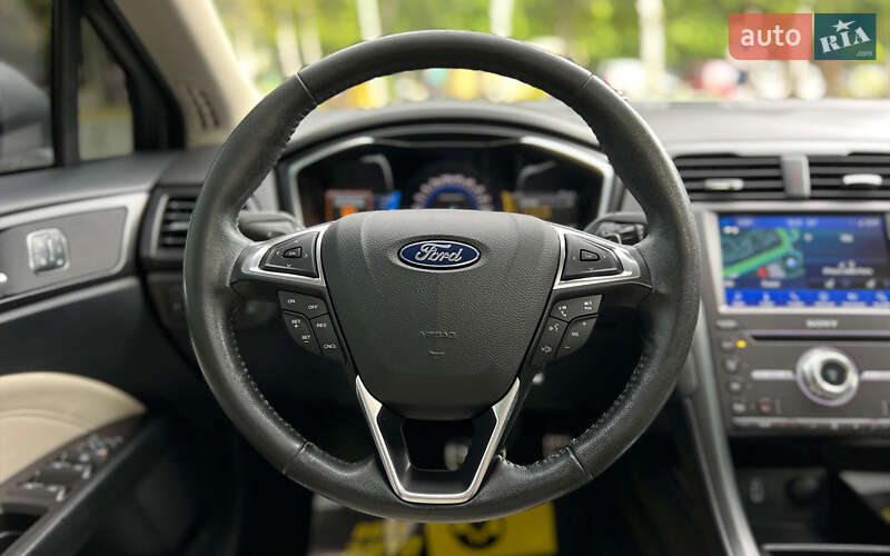 Седан Ford Fusion 2018 в Львові