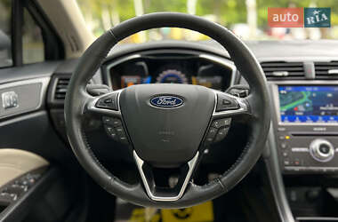 Седан Ford Fusion 2018 в 