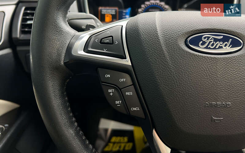 Седан Ford Fusion 2018 в Львові