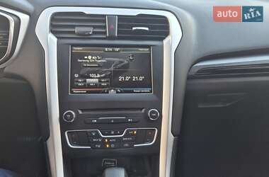 Седан Ford Fusion 2015 в 