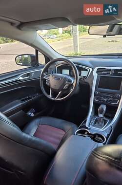 Седан Ford Fusion 2015 в 
