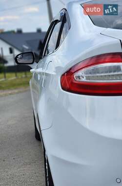 Седан Ford Fusion 2014 в 
