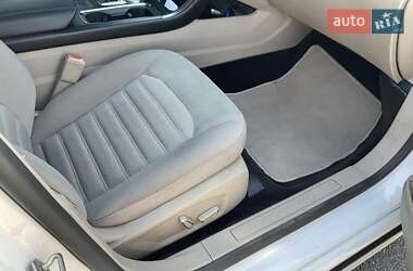 Седан Ford Fusion 2016 в 
