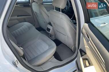 Седан Ford Fusion 2016 в 