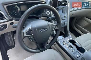 Седан Ford Fusion 2016 в 