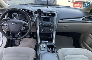 Седан Ford Fusion 2016 в 