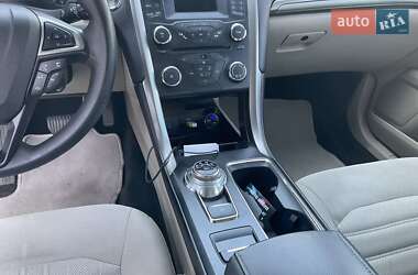 Седан Ford Fusion 2016 в 