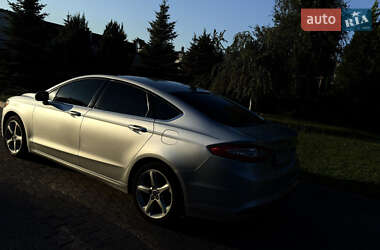 Седан Ford Fusion 2015 в 