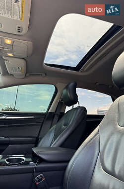 Седан Ford Fusion 2012 в 