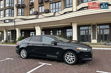Седан Ford Fusion 2015 в 
