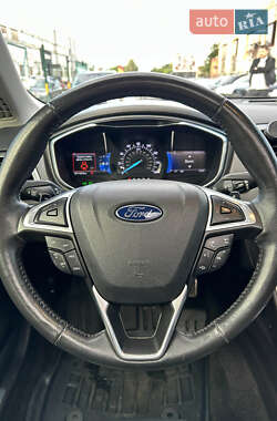 Седан Ford Fusion 2014 в 