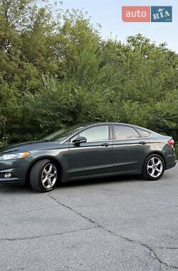 Седан Ford Fusion 2015 в 