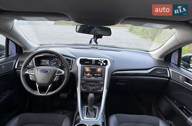 Седан Ford Fusion 2015 в 