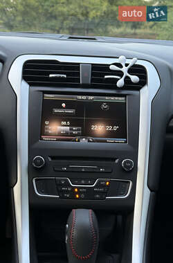 Седан Ford Fusion 2015 в 