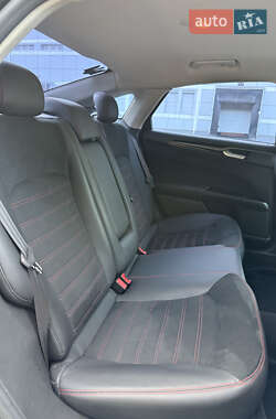 Седан Ford Fusion 2015 в 