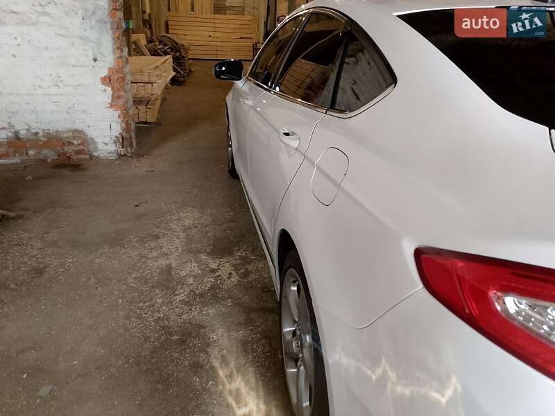 Седан Ford Fusion 2015 в Коростені